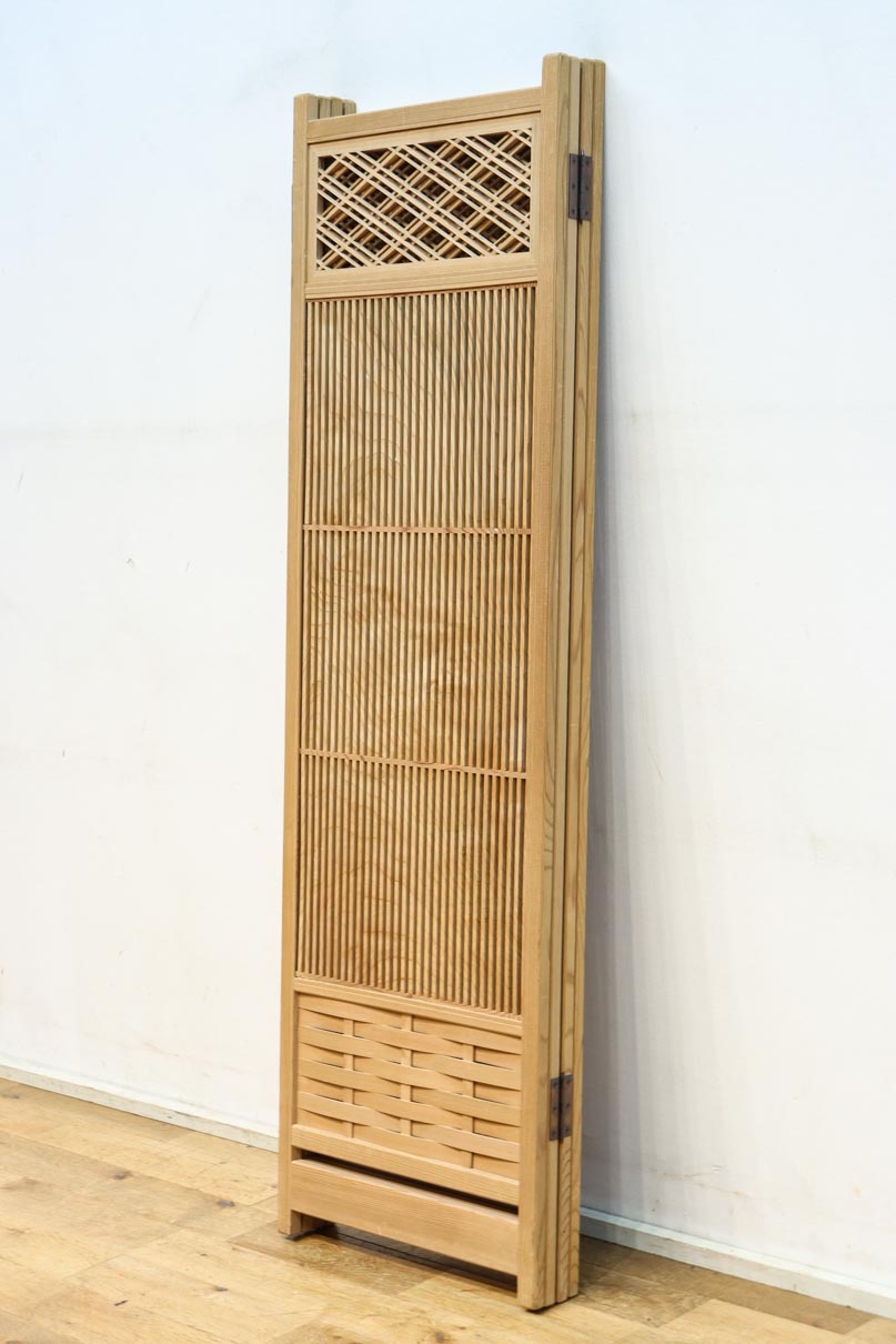 綺麗な杢目模様を作る格子造りの四つ折り衝立　DC8478