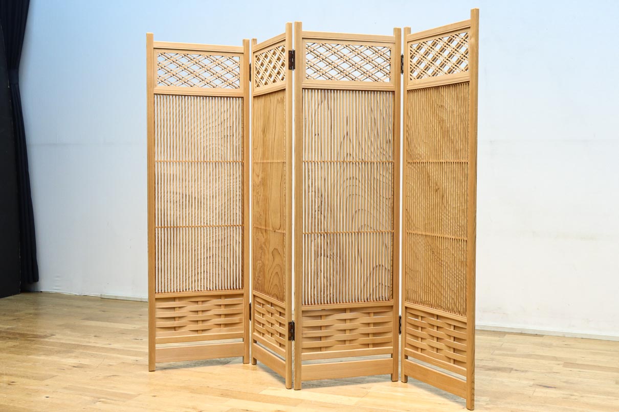 綺麗な杢目模様を作る格子造りの四つ折り衝立　DC8478