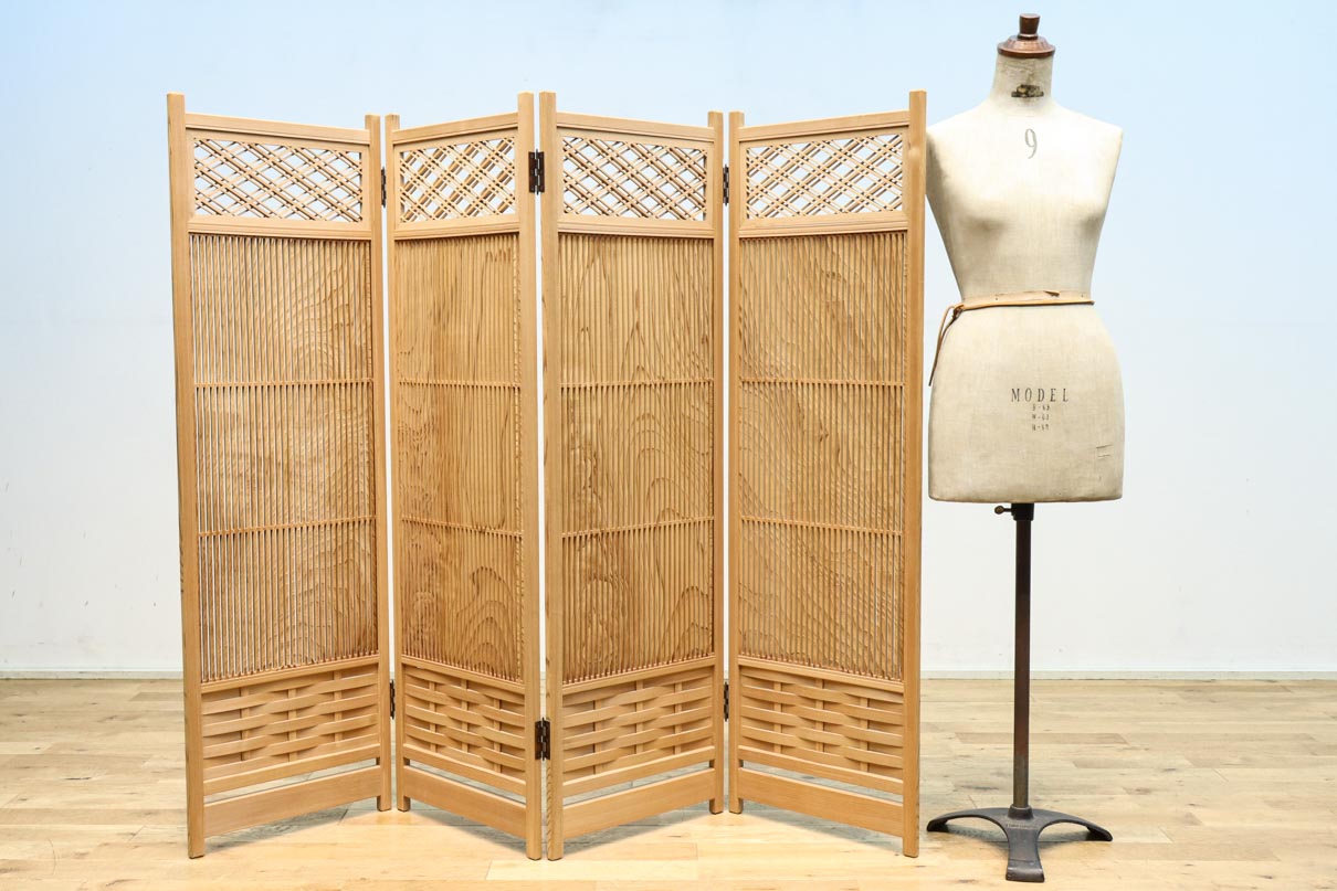 綺麗な杢目模様を作る格子造りの四つ折り衝立　DC8478