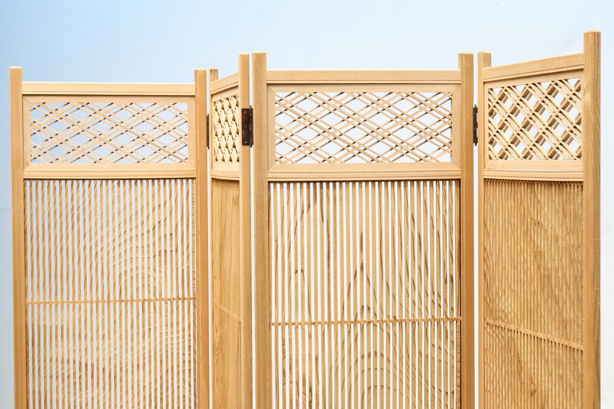 綺麗な杢目模様を作る格子造りの四つ折り衝立　DC8478