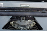 レトロ感溢れるアメリカのロイヤル社製タイプライター（専用ケース付き）　DC3930
