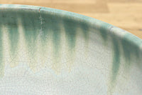 淡いグリーンの色彩が縁取る水鉢　DC4121