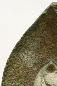 凛々しい表情をした風合い豊かな阿修羅石像　DC4123