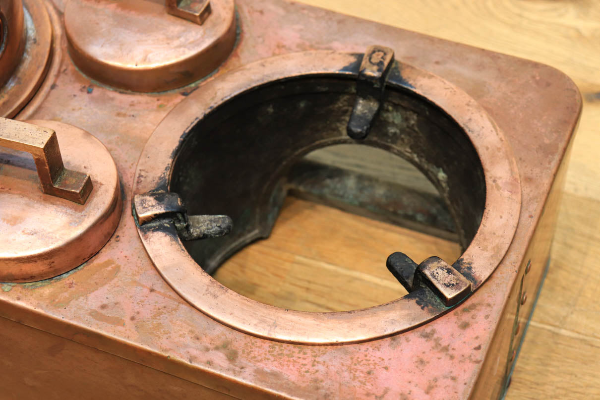 様々な小道具を揃えた燗銅壺(かんどうこ)　DC4127