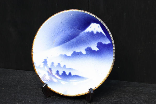 荘厳な雰囲気ある富士山を描くお皿　DC4533　在庫1枚