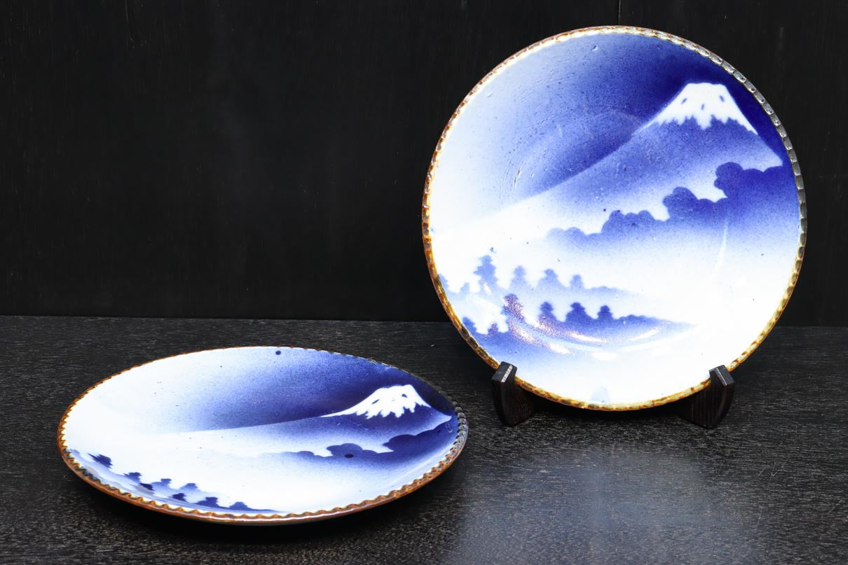 荘厳な雰囲気ある富士山を描くお皿　DC4533　在庫2枚