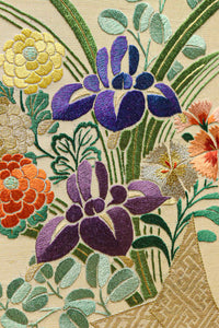 カラフルな花束模様が素敵な日本刺繍の衝立　DC4589