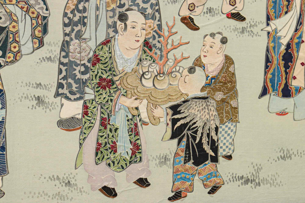 多くの人物が表情豊かに描かれた日本刺繍の衝立　DC4590