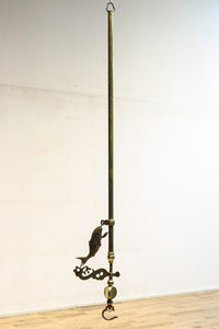 鯉の滝登りを描いた黄金色の真鍮製自在鉤　DC4623