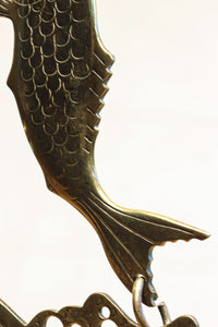 鯉の滝登りを描いた黄金色の真鍮製自在鉤　DC4623