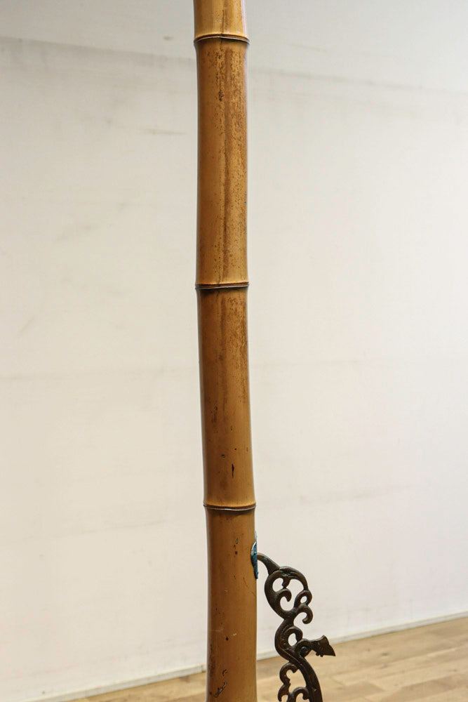 竹の支柱で温かみが伝わる自在鉤　DC4624
