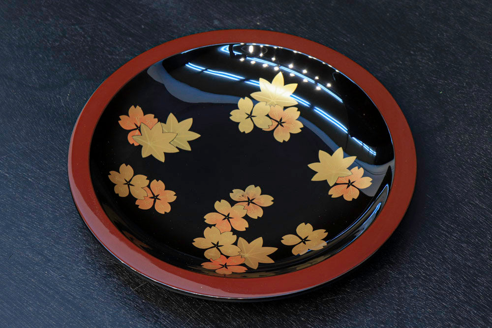 桜と紅葉を描いた美しい輪島塗の菓子鉢（共箱付き）　DC4654