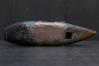煤けた風合いに包まれた鯉型の自在鉤の横木　DC4673