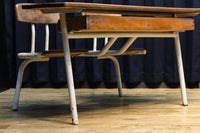 珍品!! 白パイプが可愛らしい子供用の一体型テーブル椅子　DC4837