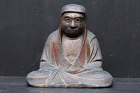 きりりと引き締まった表情をした僧の木彫り　DC5381