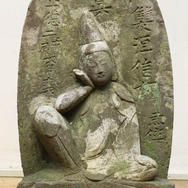 片膝を立てた姿を彫った重厚感溢れる石仏 DC5657 – 古福庵 [ KOFUKUAN 