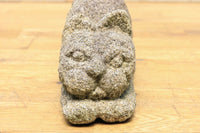 背伸びをする可愛らしい猫の石像　DC5658