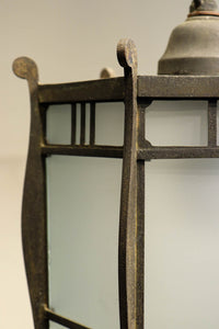趣きあるフレーム装飾のスリガラス入り吊り灯籠　DC5662