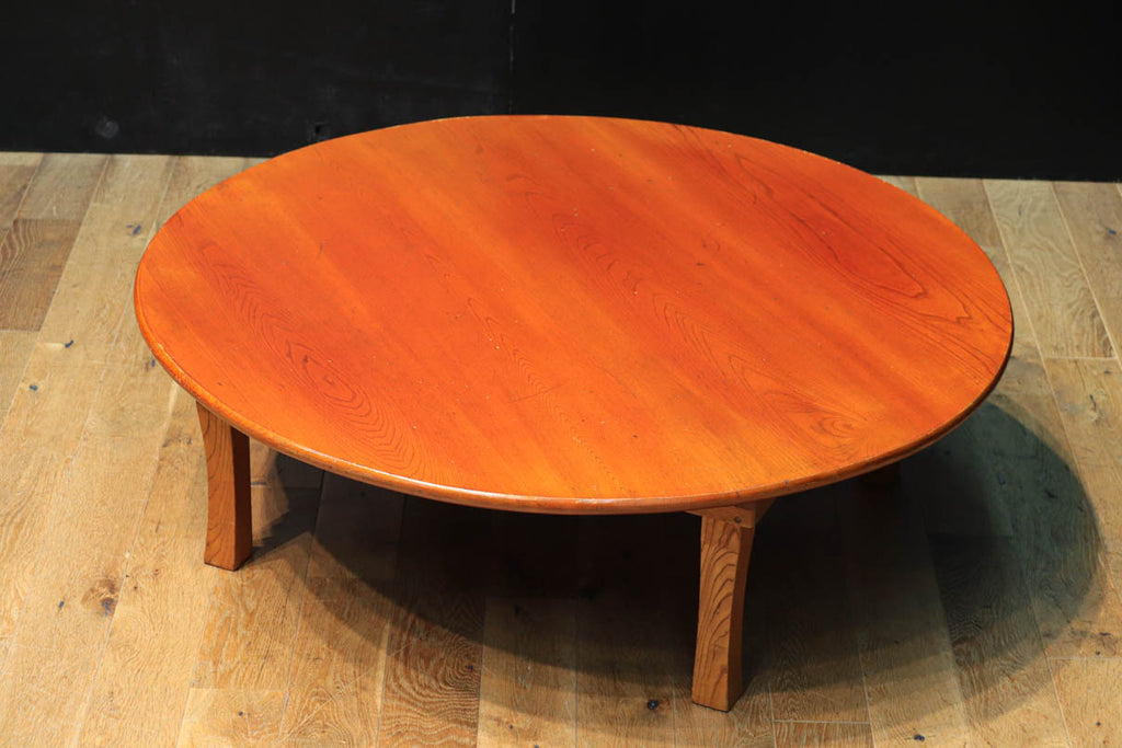 使い馴染んだ柔らかな質感をした丸ちゃぶ台 DC5671 – 古福庵