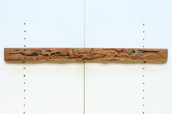 雄々しい龍を描いた彫刻の梁飾り　DC5951