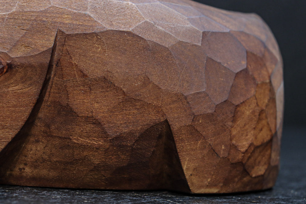 温かみ溢れる木彫りの眠り猫　DC9716