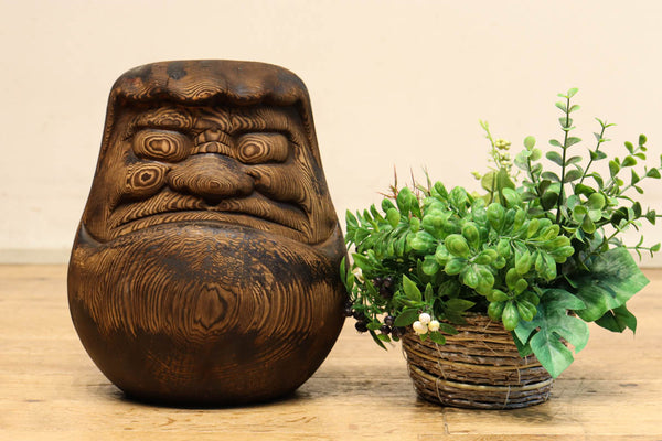 Wooden carving of Daruma DC6863