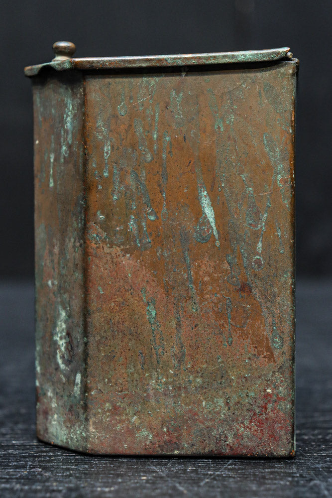 味わいが滲み出た銅製の小物入れ　DC7118