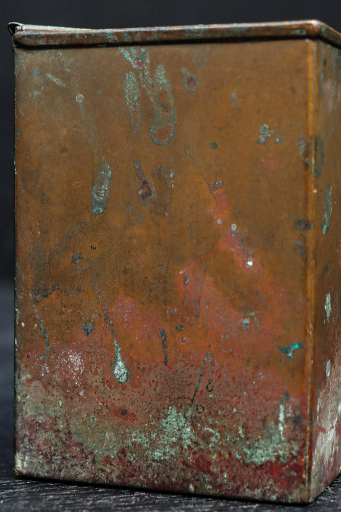 味わいが滲み出た銅製の小物入れ　DC7118