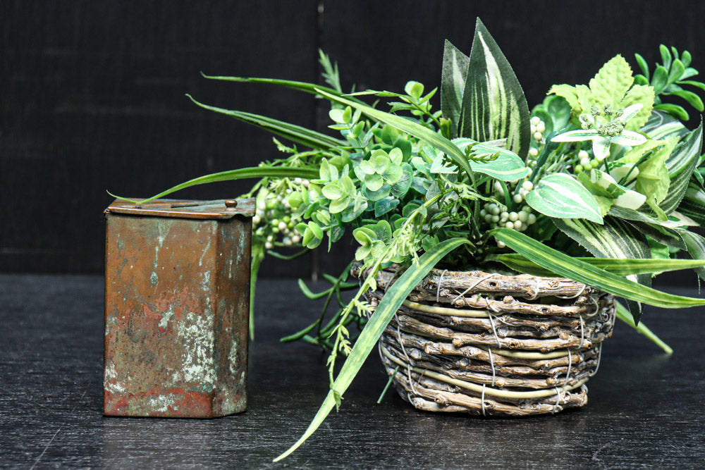 味わいが滲み出た銅製の小物入れ　DC7118