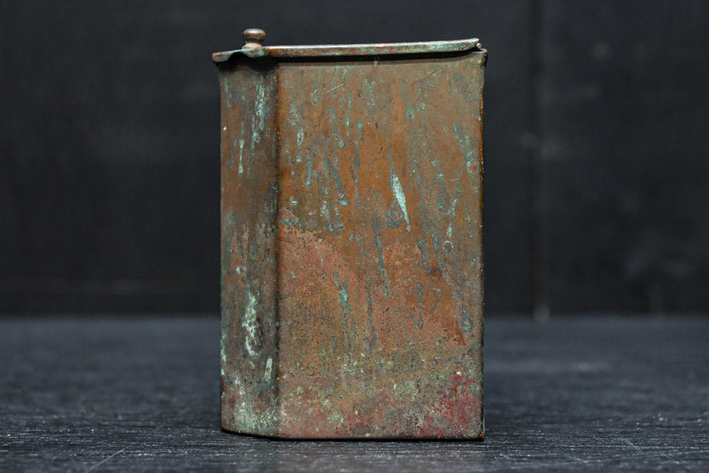 味わいが滲み出た銅製の小物入れ　DC7118