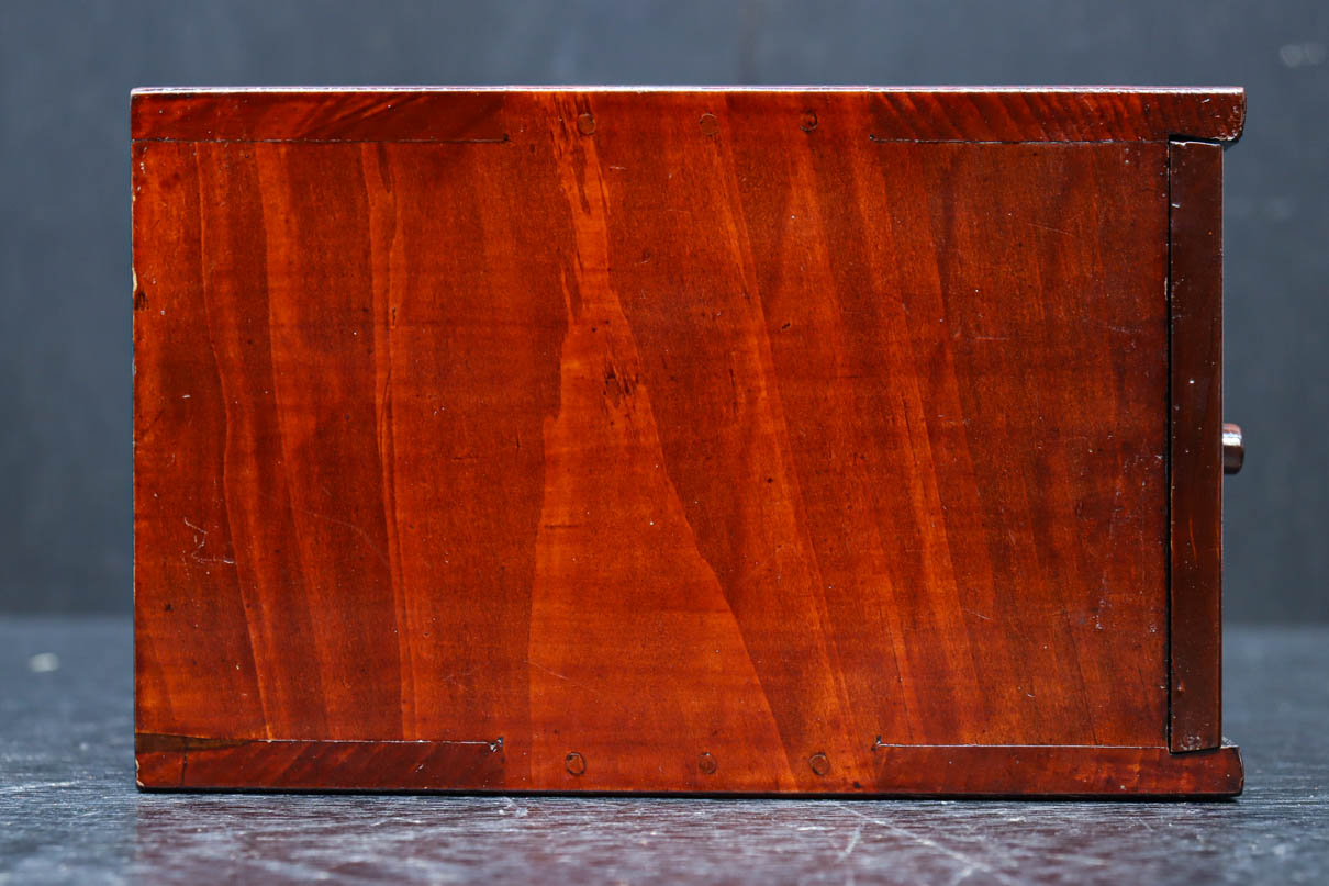 朱の色艶の美しい小箱　DC7325