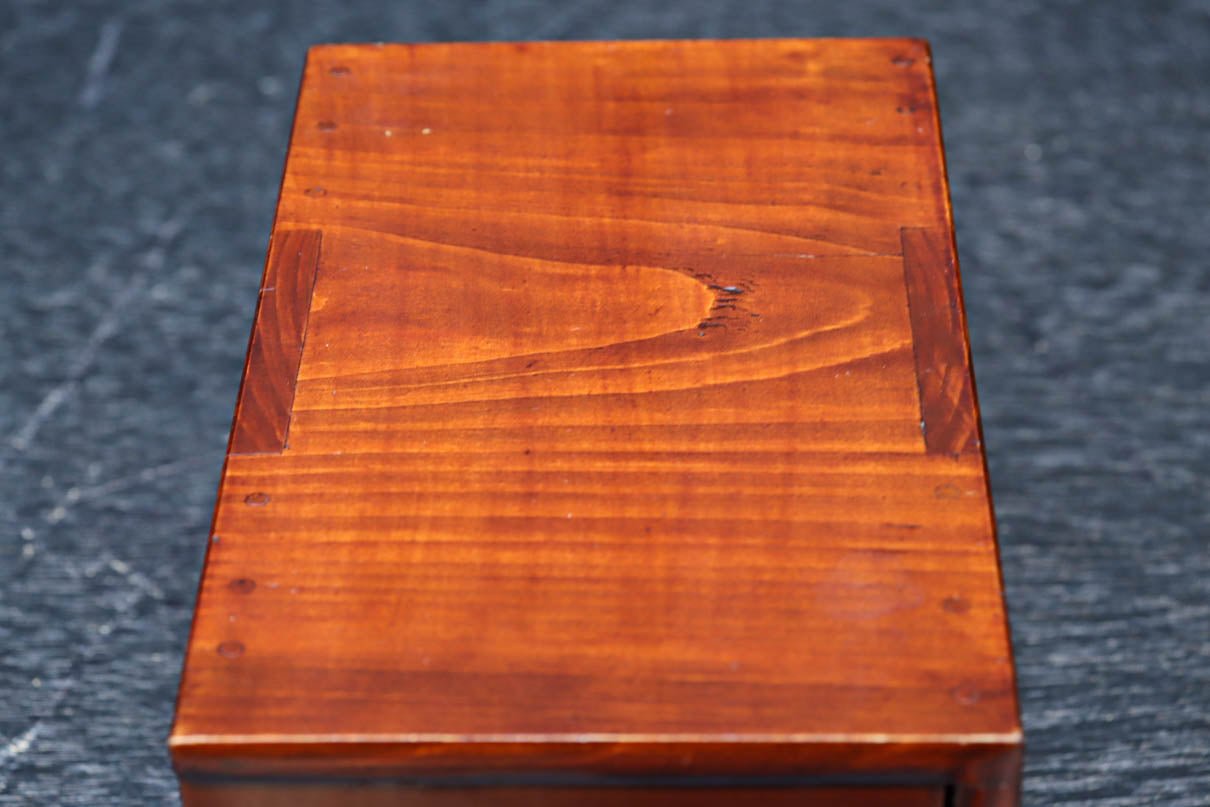 朱の色艶の美しい小箱　DC7325