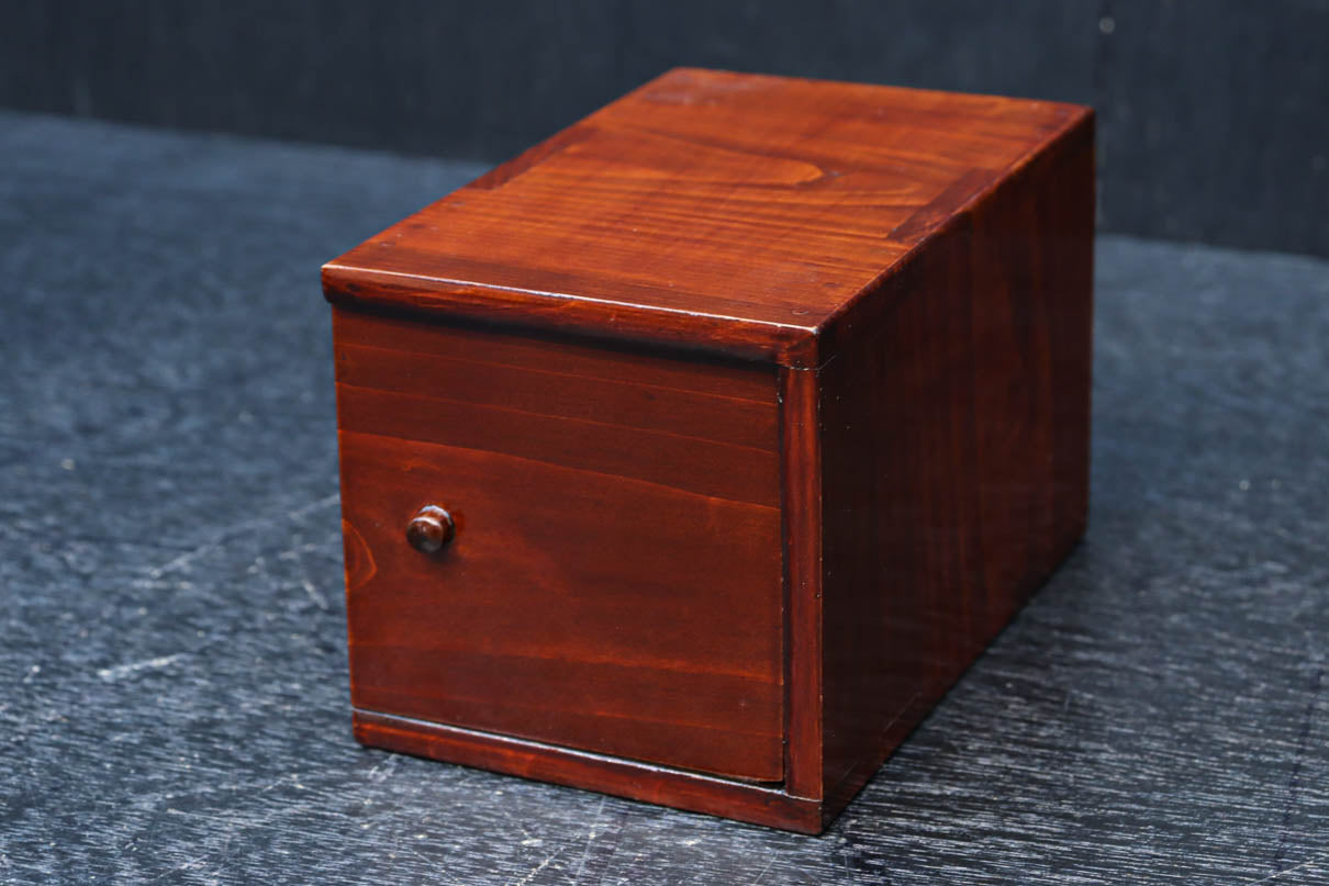 朱の色艶の美しい小箱　DC7325