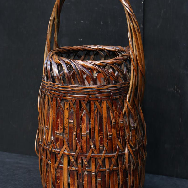 深みのある色彩で美しい上品な佇まいをした花カゴ DC7459 – 古福庵