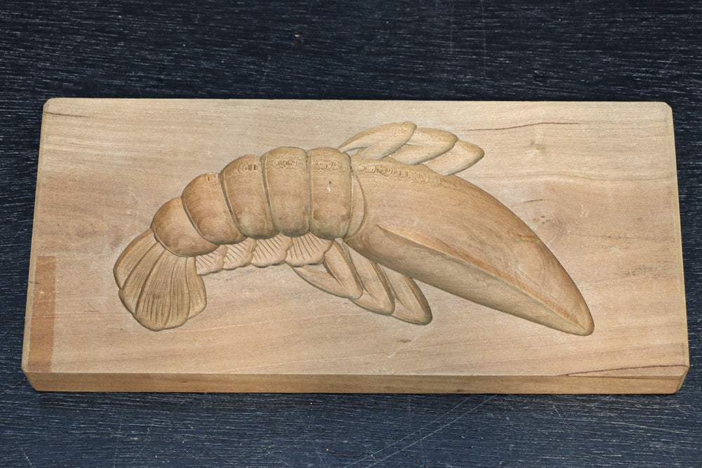 立派な海老の姿を描いた菓子型　DC7714a