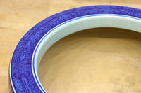 山間の川沿いの風景画を描いて落ち着いた雰囲気ある陶器製丸火鉢　DC7730