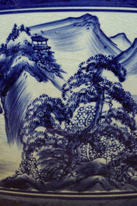 山間の川沿いの風景画を描いて落ち着いた雰囲気ある陶器製丸火鉢　DC7730