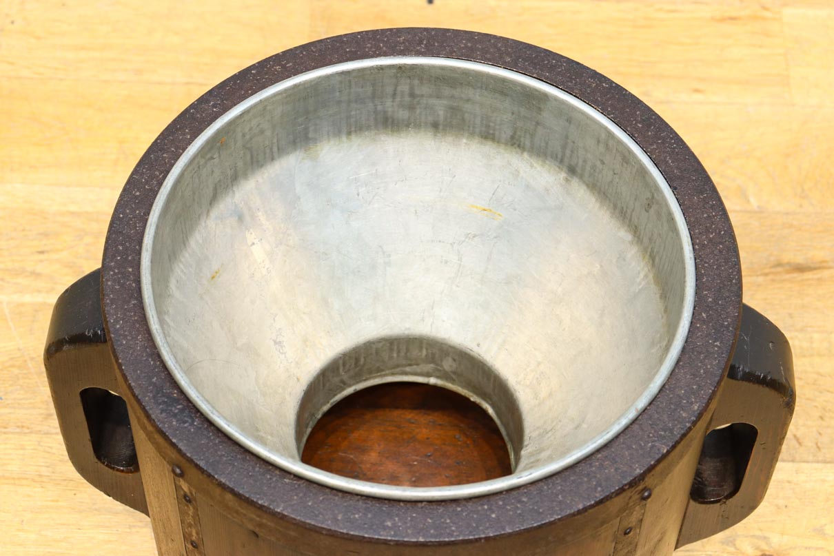 厚みのある持ち手で風格ある半斗升　DC7739