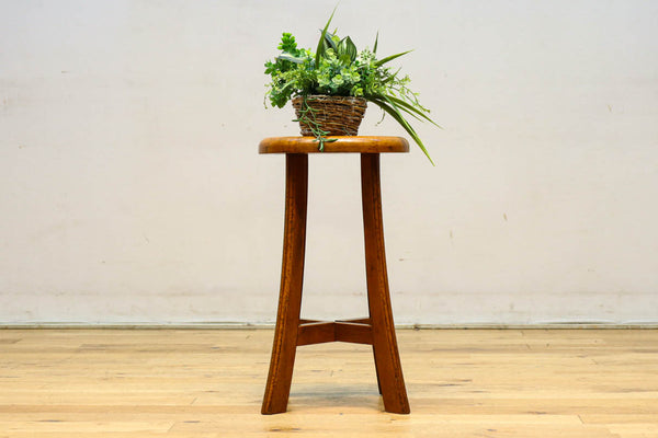 柔らかな風合いの木地色のスツール　DC7740