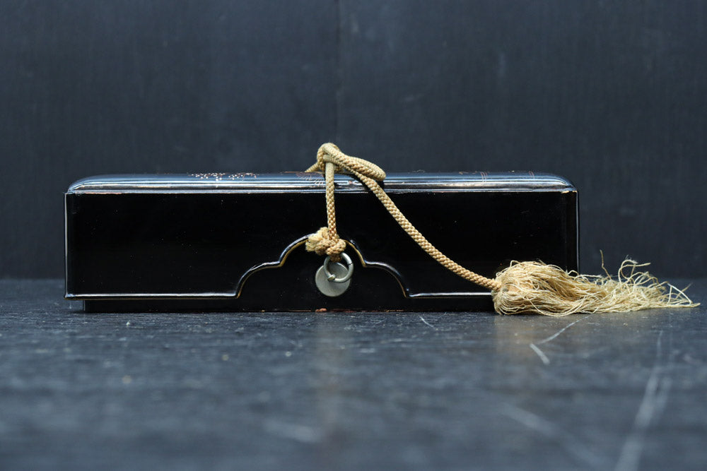 縁起物の絵柄で上品な面持ちある蒔絵文箱 DC7747 – 古福庵