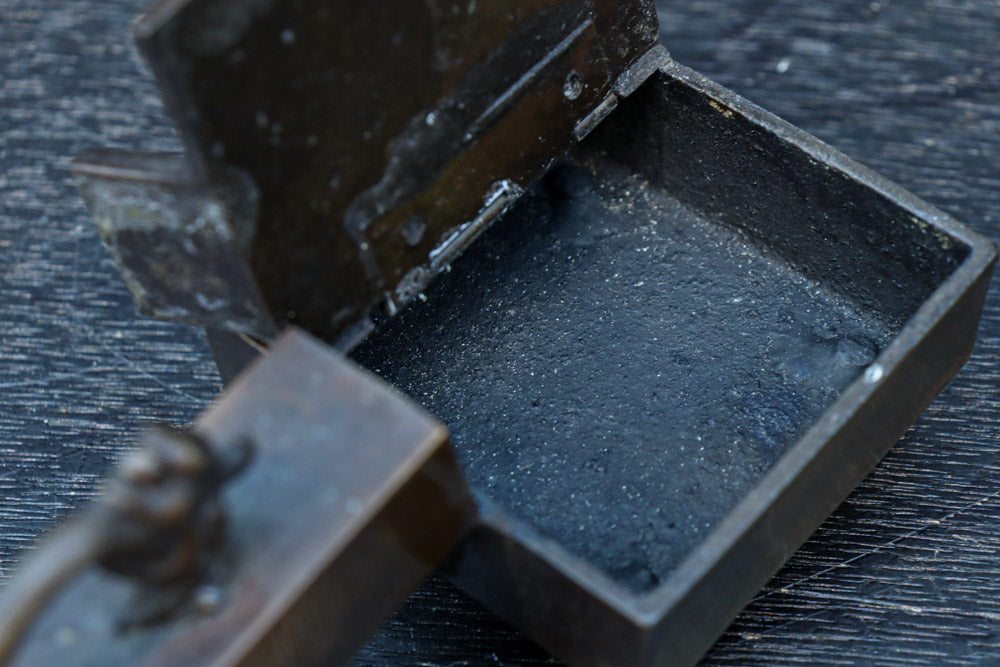 将棋をモチーフにした装飾が映える矢立　DC7763