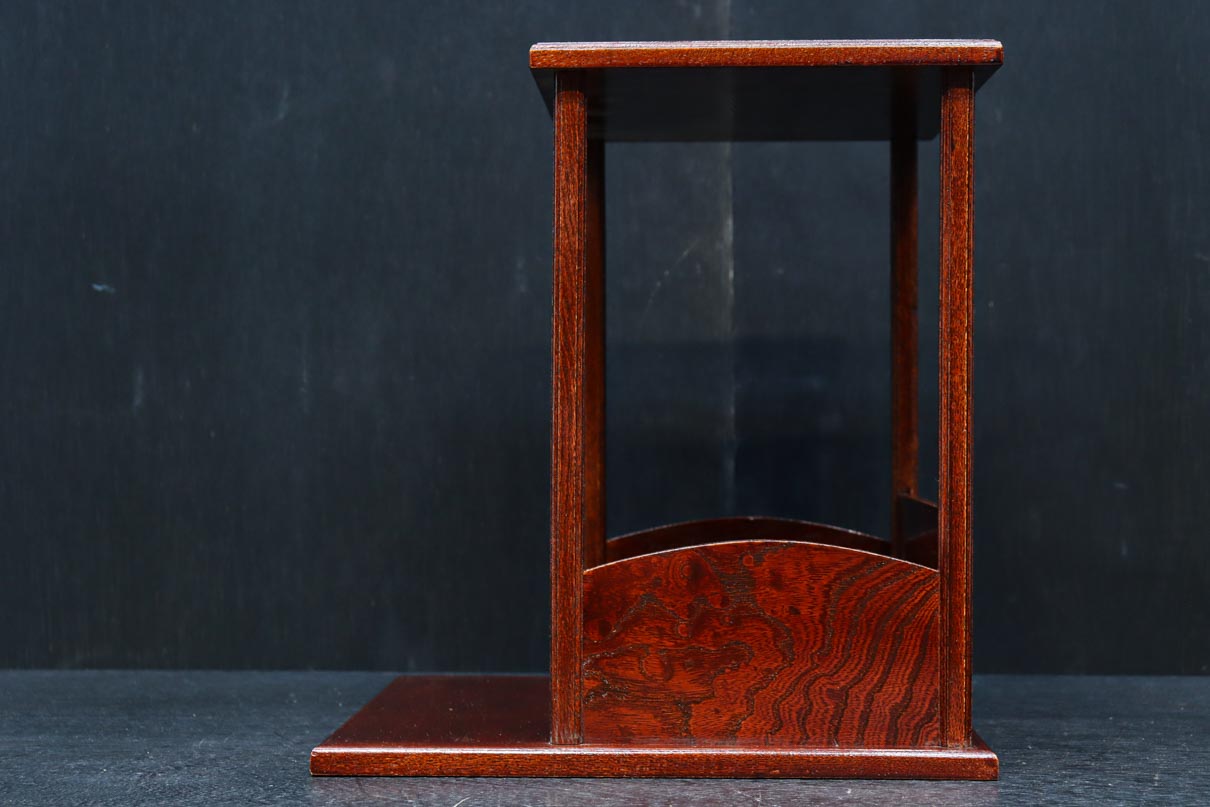 小サイズ！！ 杢目の流れが美しく艶やかな朱漆の飾り台　DC7790