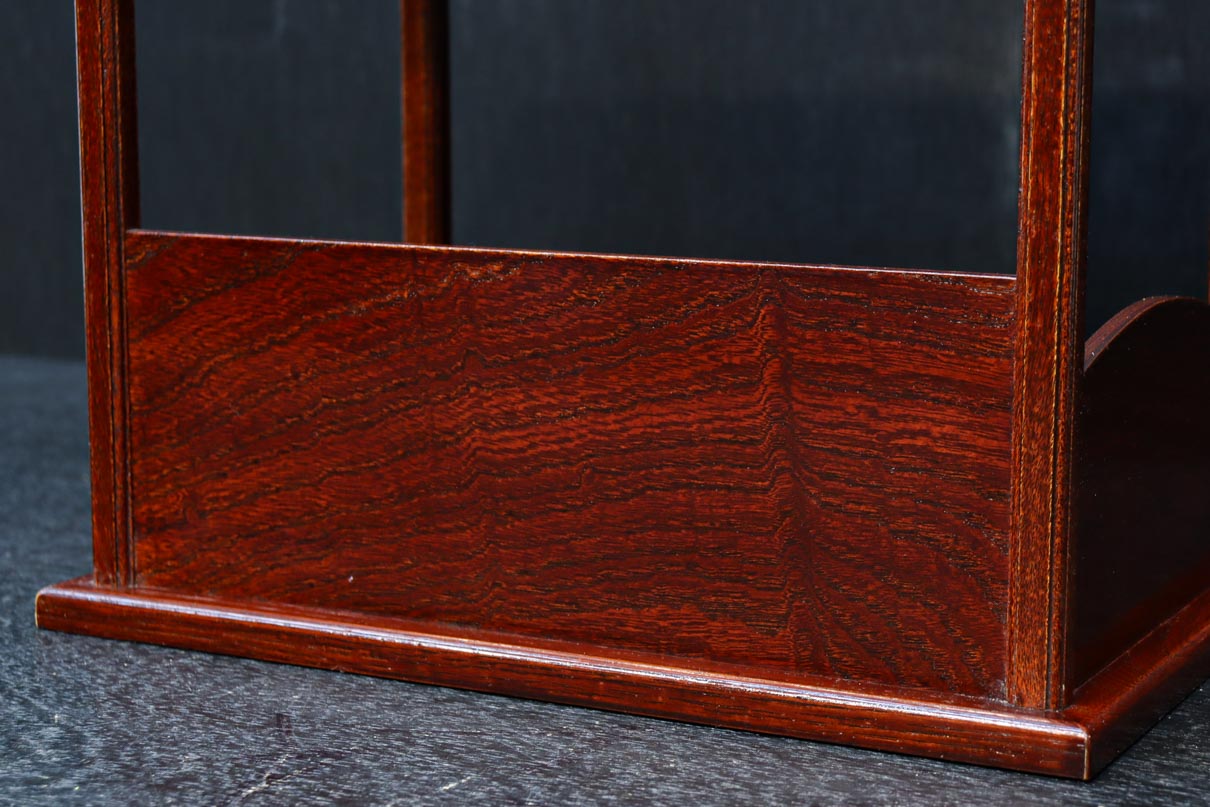 小サイズ！！ 杢目の流れが美しく艶やかな朱漆の飾り台　DC7790