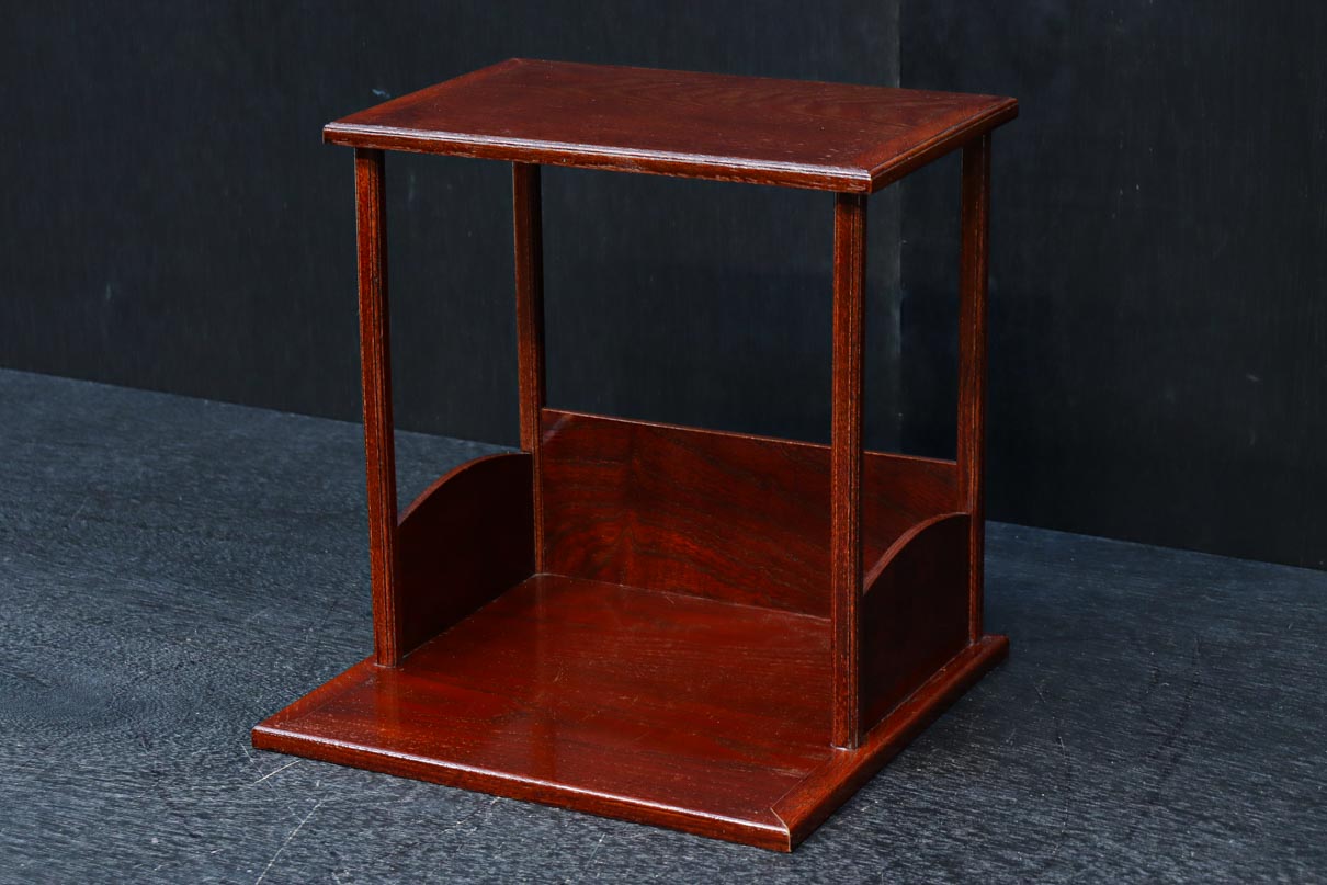 小サイズ！！ 杢目の流れが美しく艶やかな朱漆の飾り台　DC7790