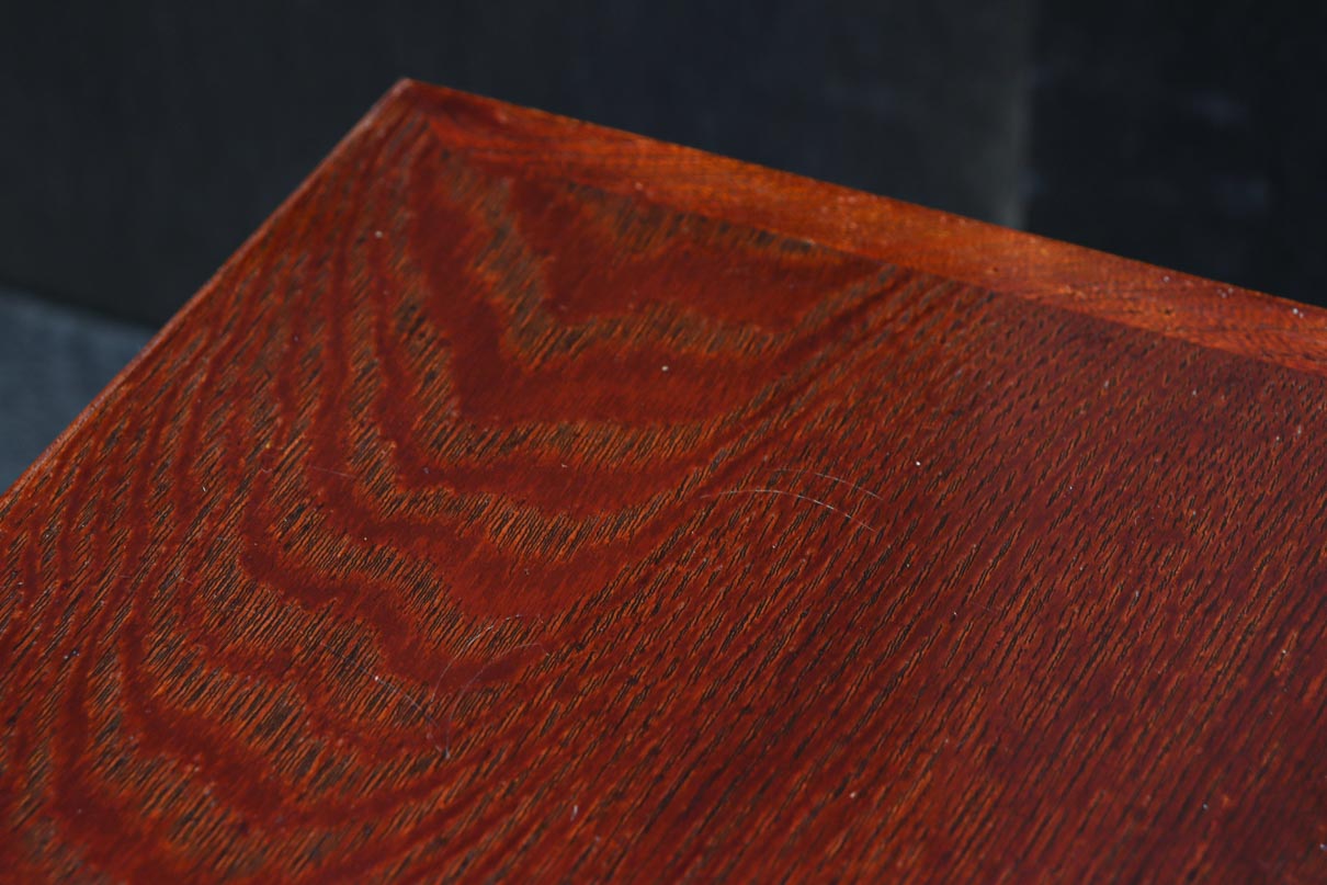 小サイズ！！ 杢目の流れが美しく艶やかな朱漆の飾り台　DC7790