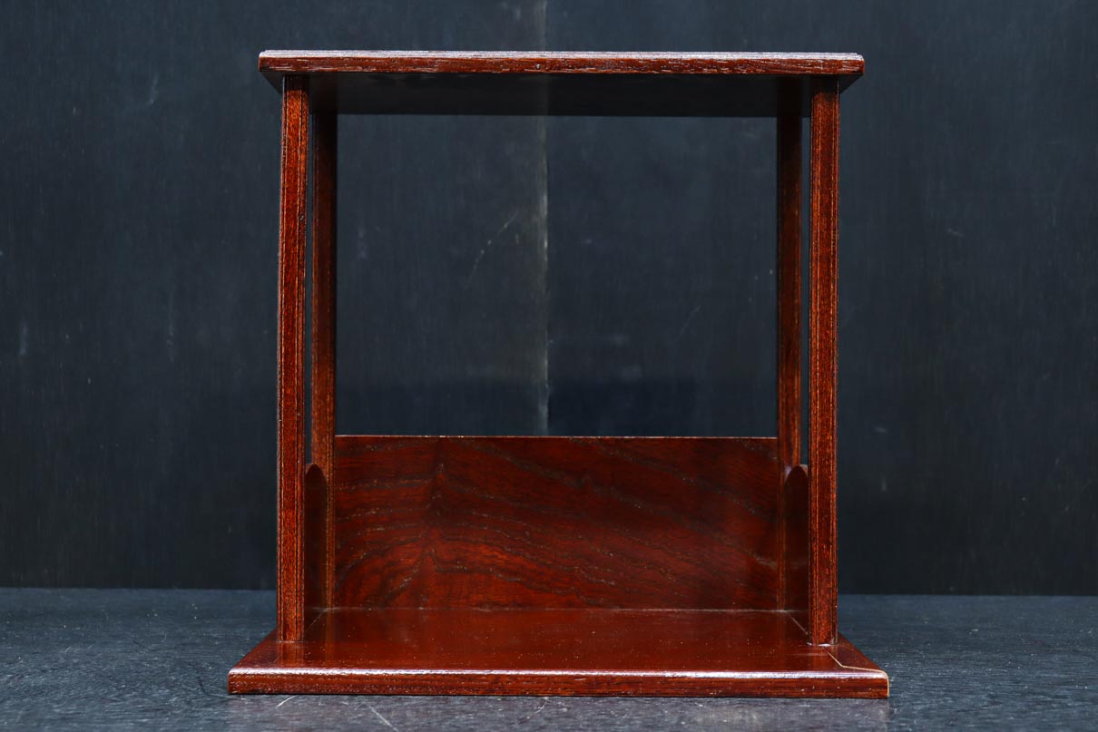 小サイズ！！ 杢目の流れが美しく艶やかな朱漆の飾り台　DC7790