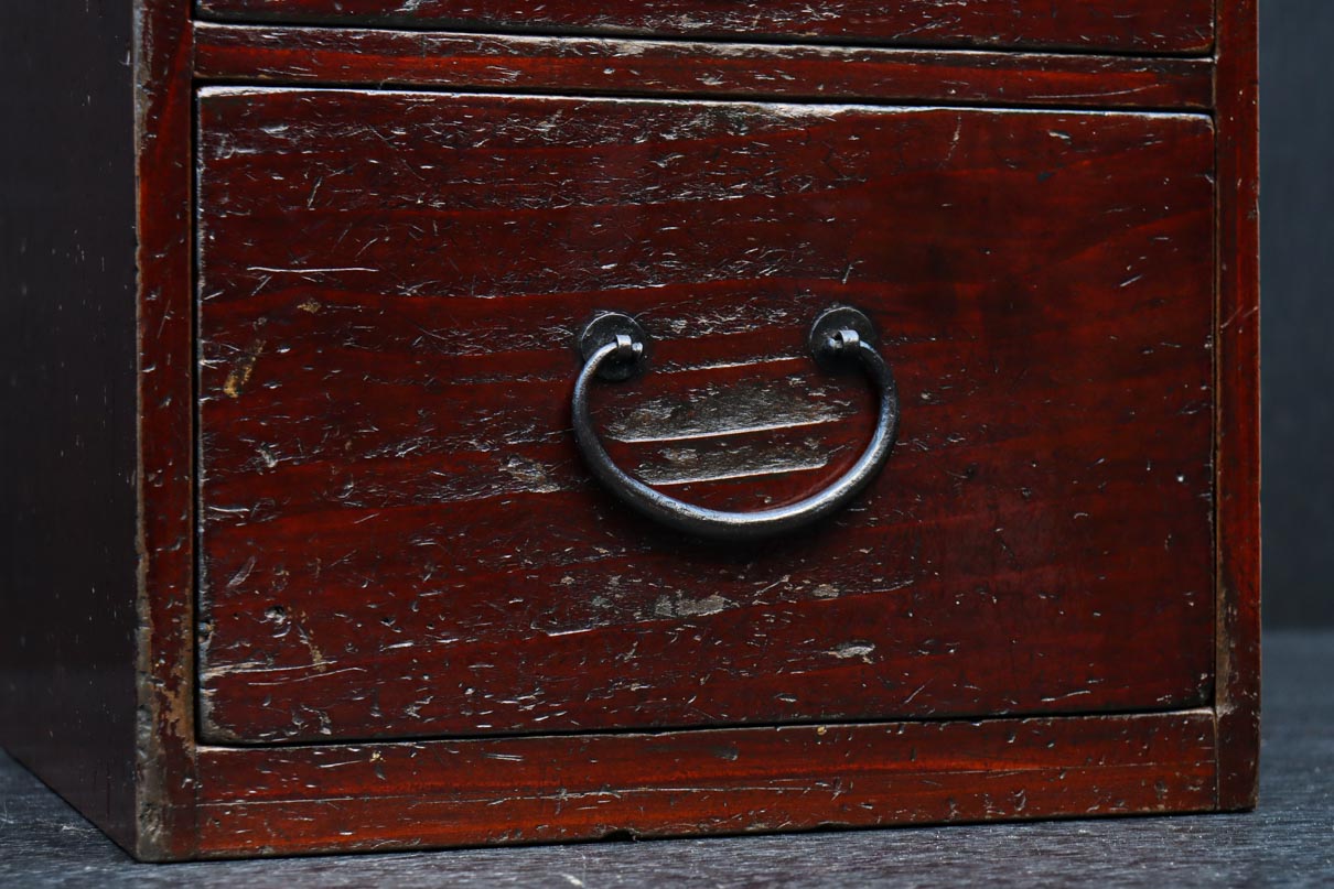 シンプルなデザインで使い勝手の良い小引き出し　DC7812