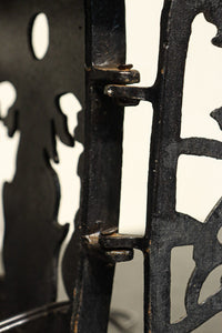 季節の風情ある透かし絵で温かみのある鉄製の灯籠　DC7814