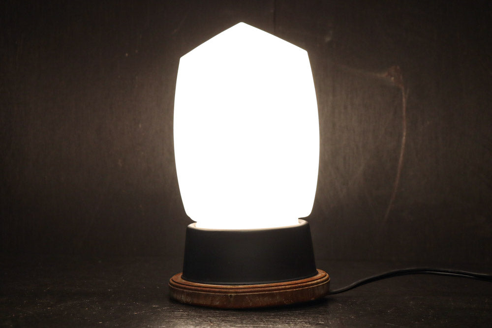 六角柱状のレトロ感溢れる天井直付け灯　DC7820