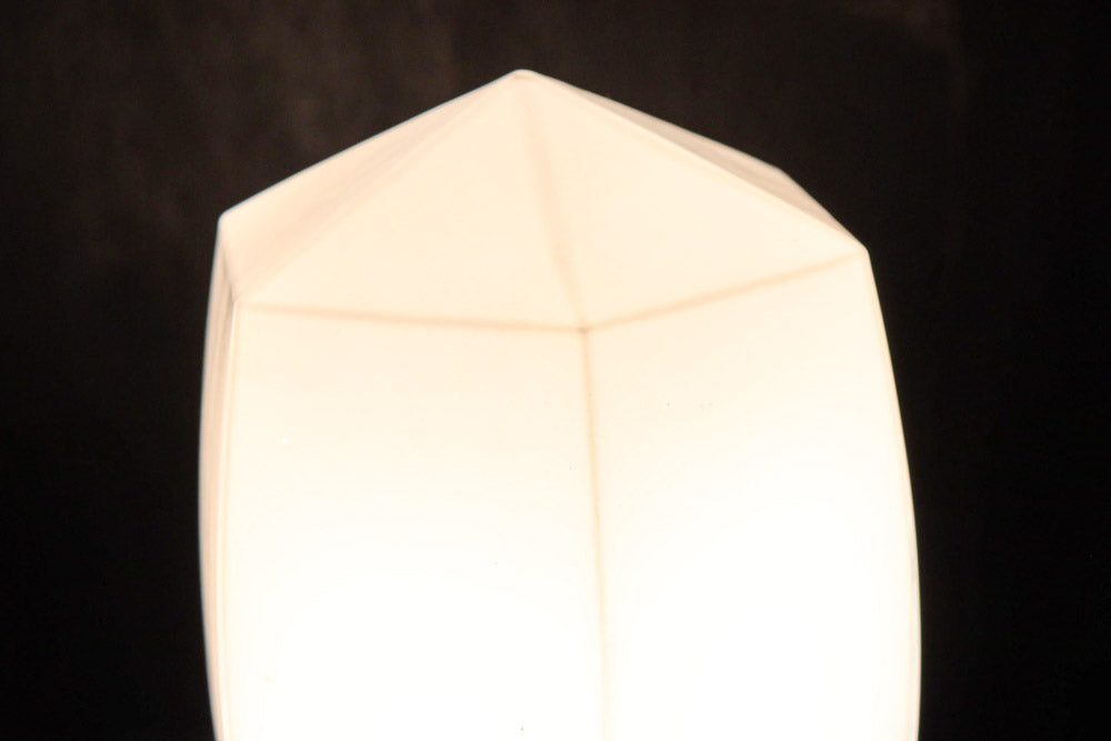 六角柱状のレトロ感溢れる天井直付け灯　DC7820